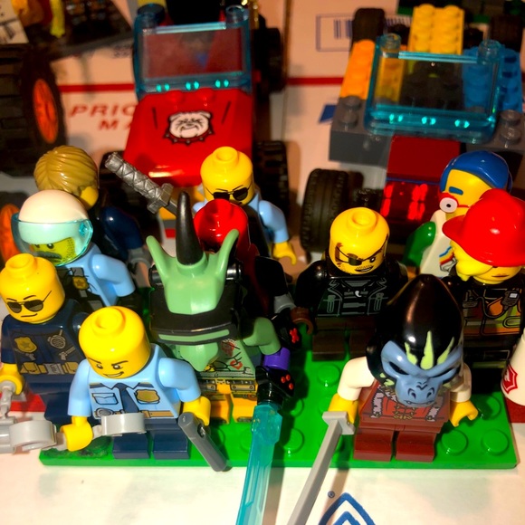 assorted lego pieces